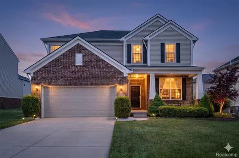 29926 Autumn Gold Dr, Lyon, MI 48165