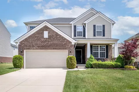 29926 Autumn Gold Dr, Lyon, MI 48165