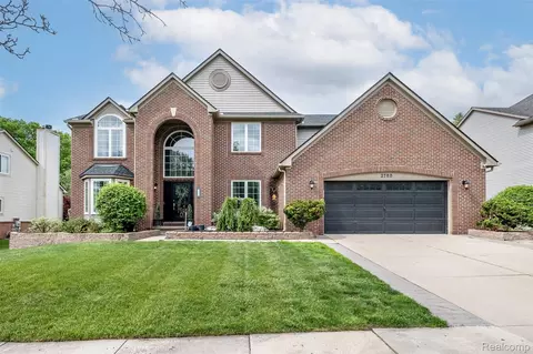 2780 Ivy Hill Dr, Commerce, MI 48382