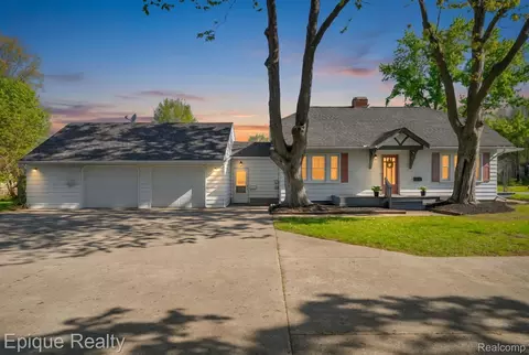 3363 Meinrad Dr, Waterford, MI 48329