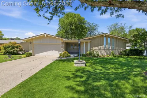 37807 Sarafina Dr, Sterling Heights, MI 48312