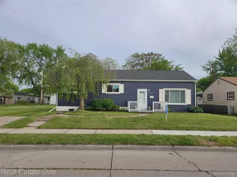 1574 E Woodruff Ave, Hazel Park, MI 48030