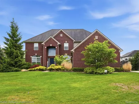 3613 N Century Oak Cir, Oakland, MI 48363