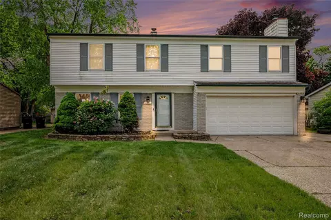 12800 Daily Dr, Sterling Heights, MI 48313