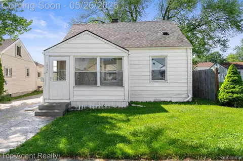18730 Meier St, Roseville, MI 48066