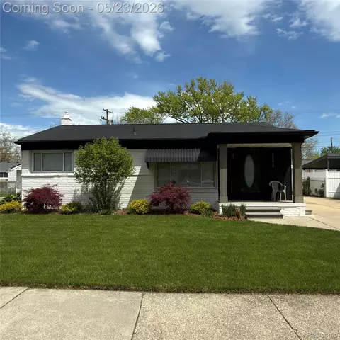 29824 Manhattan St, Saint Clair Shores, MI 48082