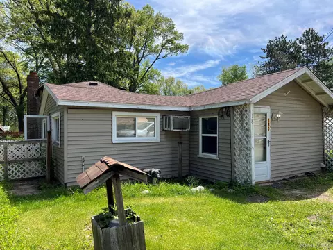 180 Fonda Dr, Deerfield, MI 48421