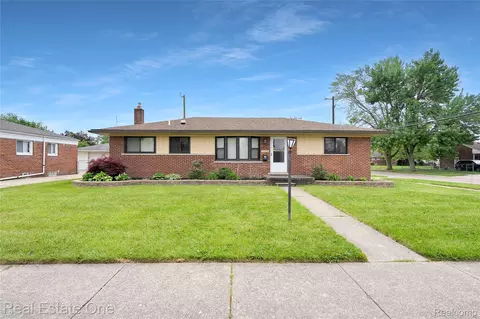 33395 Florence St, Garden City, MI 48135