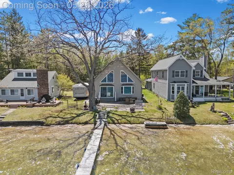 1434 Lake Dr, Grant, MI 48748