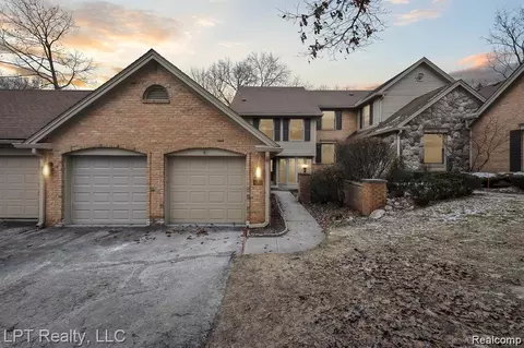 4561 Golf View Dr, Genoa, MI 48116