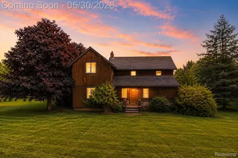 2730 N Hickory Ridge Rd, Highland, MI 48357