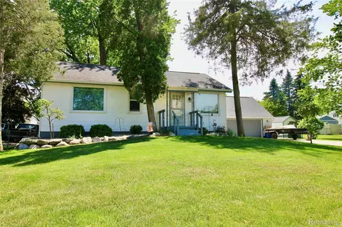 306 Tickner St, Linden, MI 48451