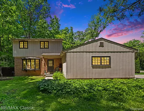23493 Cora Ave, Farmington Hills, MI 48336