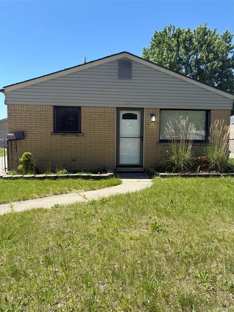 32047 Linderman Ave, Warren, MI 48093
