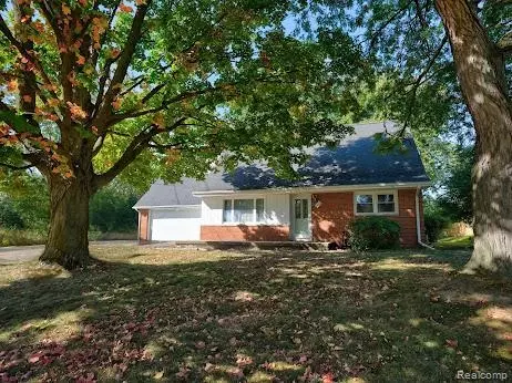 2496 Ketzler Dr, Flint, MI 48507