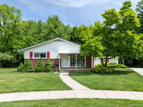 800 Parkview Dr, Plymouth, MI 48170