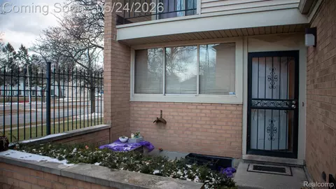 1011 Trevor Pl, Detroit, MI 48207
