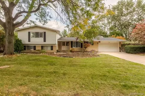11261 Alger St, Warren, MI 48093