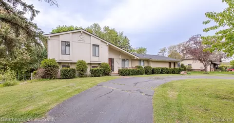 5453 Chanto Dr, Independence, MI 48346