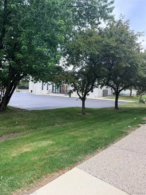 Exterior - 2994 Roundtree Dr, Troy, MI 48083 photo 1 of 1