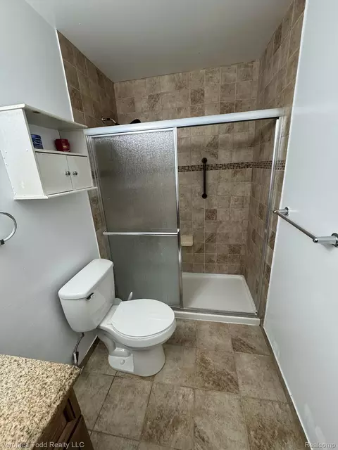 Bath - 2994 Roundtree Dr, Troy, MI 48083 photo 1 of 3