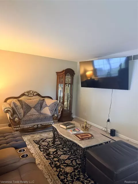 Living - 2994 Roundtree Dr, Troy, MI 48083 photo 1 of 1