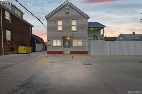 11410 Mackay St, Hamtramck, MI 48212