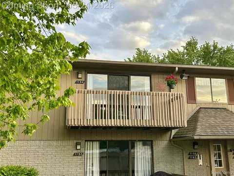 1154 Hillcrest Dr, Oxford, MI 48371