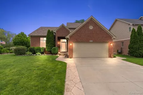 8698 Paul Dr, Washington, MI 48094