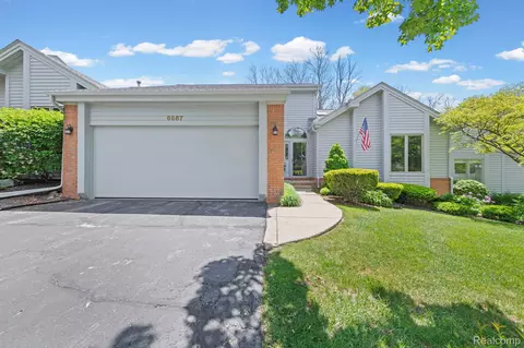 6687 Ridgeview Dr, Independence, MI 48346