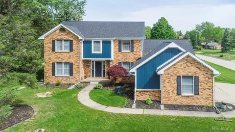 9359 Lochmoor Dr, Davison, MI 48423