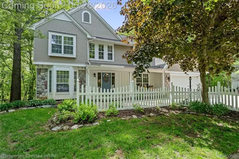 4709 Greenview Ct, Commerce, MI 48382