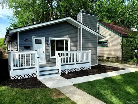 21805 Downing St, Saint Clair Shores, MI 48080