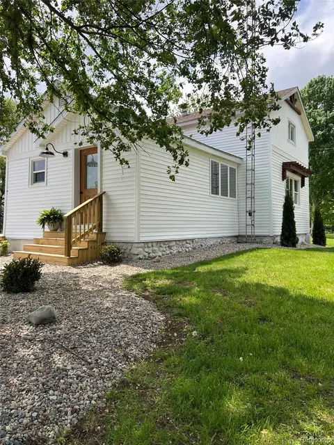 12301 Niblock Rd, Chesaning, MI 48616