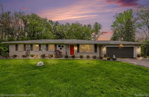 6905 W Church St, Independence, MI 48346