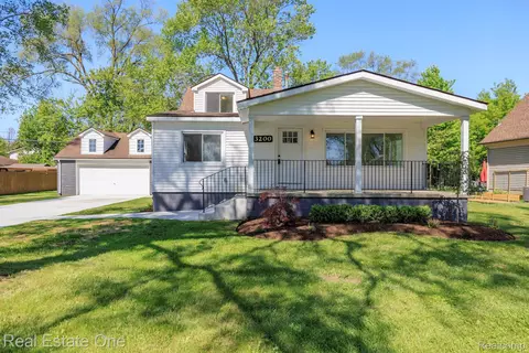 3200 Hessel Ave, Rochester Hills, MI 48307