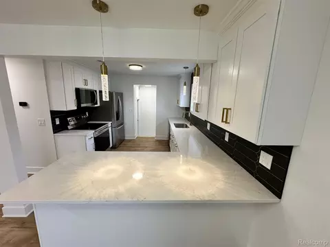 1686 Beech, Troy, MI 48083