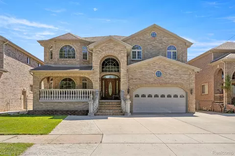 6318 Whitefield St, Dearborn Heights, MI 48127
