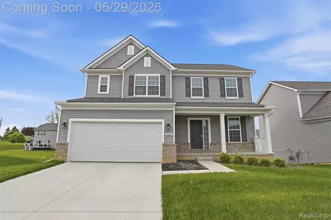 8446 Sandhill Ct, White Lake, MI 48386