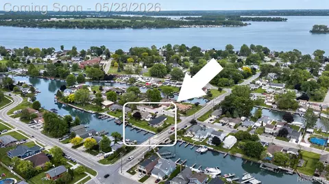 29886 Pointe Dr, Gibraltar, MI 48173