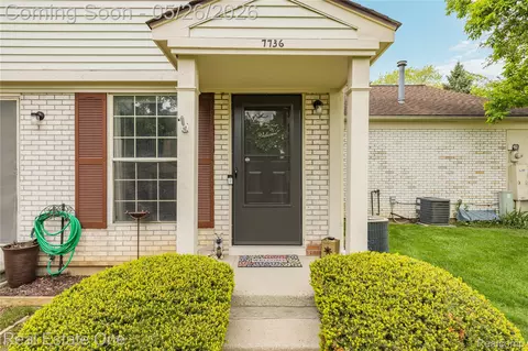 7736 Lake Ridge Dr, Waterford, MI 48327