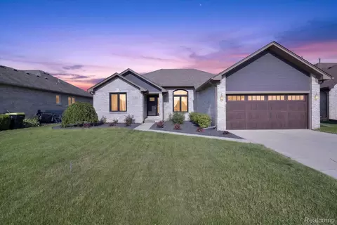 53293 Spurry Ln, Chesterfield, MI 48051