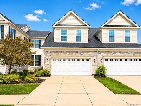 23814 Seminole Trl, Novi, MI 48375