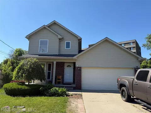 42575 Walnut St, Clinton Township, MI 48036