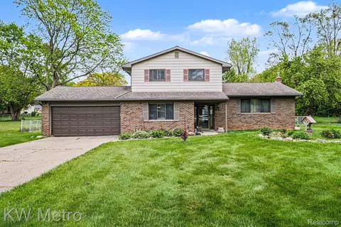 1148 Carter Dr, Flint, MI 48532