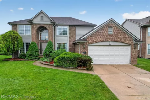 1953 Twin Sun Cir, Walled Lake, MI 48390