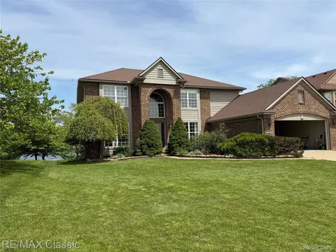 1953 Twin Sun Cir, Walled Lake, MI 48390