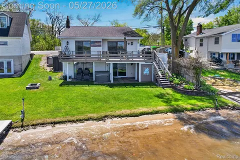9696 Elizabeth Lake Rd, White Lake, MI 48386