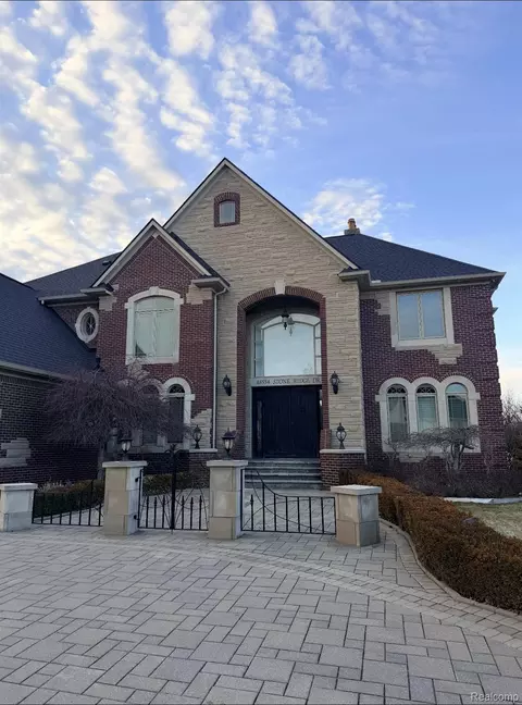 48554 Stoneridge Dr, Northville, MI 48168