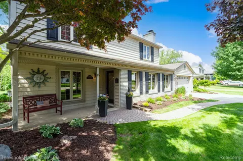 29090 Kendallwood Dr, Farmington Hills, MI 48334